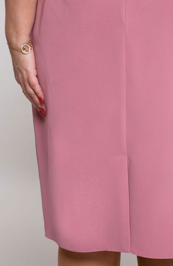 Kolmeosaline roosa baski ülikond