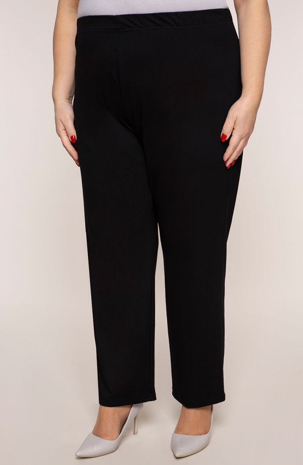 Klasyczne cienkie czarne spodnie plus size dla puszystych