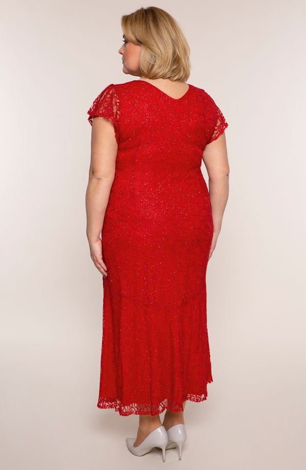 Długa sukienka w kolorze szkarłatnej czerwieni